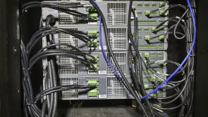 XYZ-Technolgies_Theatre-du-Cuivre-Close-up-view-of professional-D&B-audiotechnik-amplification-rack-with-signal-and-power- cabling-high-performance