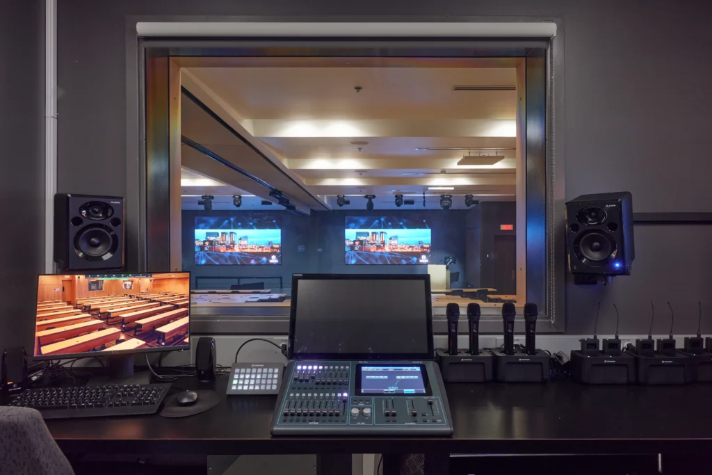 Équipements audiovisuels installés par un intégrateur audiovisuel pour entreprise à Montréal au Québec