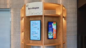 XYZ-Technologies_SANAAQ_Citizen-information-kiosk-with-two-screens-displaying-center-information