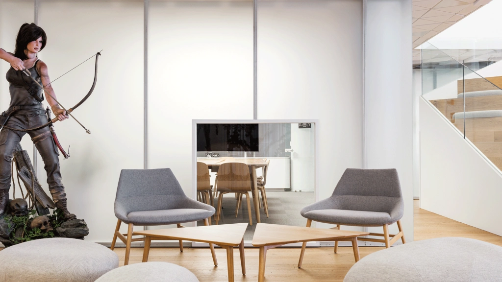 Escape commun de projet multilogements avec fauteuil et salle de conférence